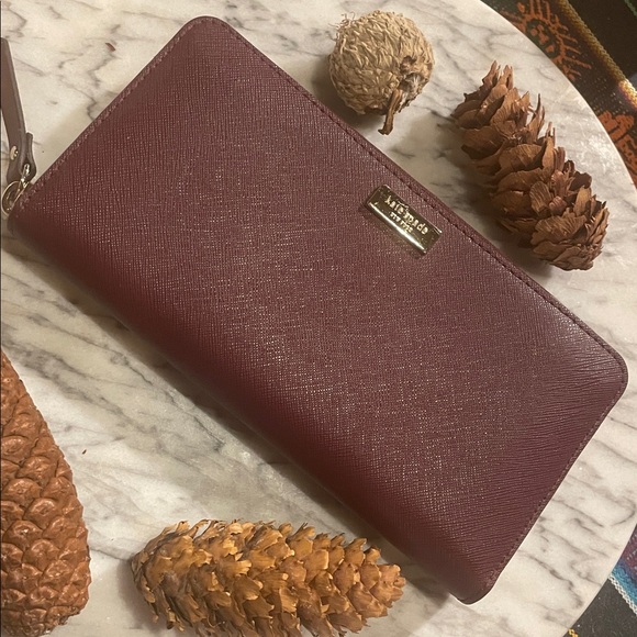 Kate Spade Deep Plum Zip Up Leather Wallet Gold Accents, EUC 🎁 - Picture 2 of 12